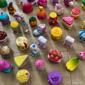 Lot of 250 Shopkins